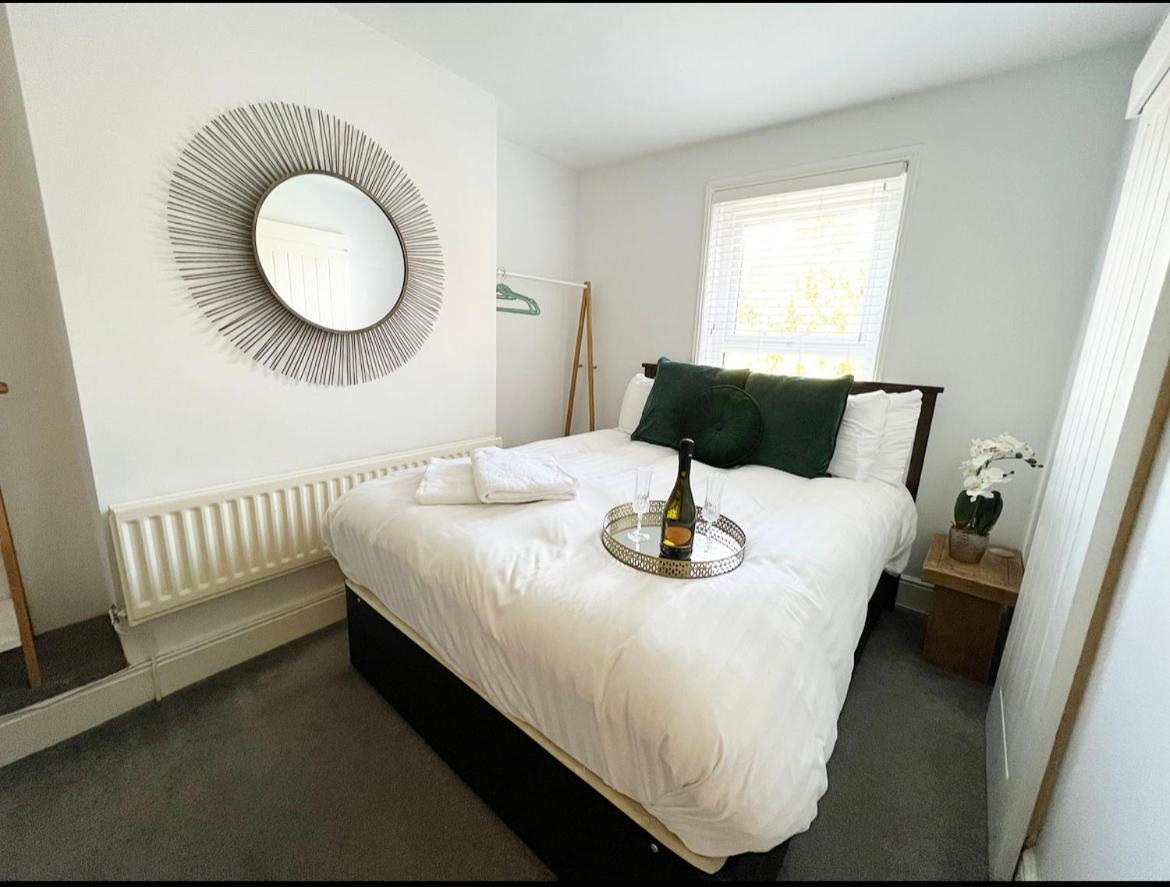 Modern 3 Bed, Heart Of Ashley Cross, 5 Mins To Sandbanks Poole Exterior foto
